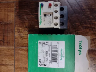 Schneider Electric LRD08 Tesys Thermal Overload Relay overload relay 2.50 to 4A, 3poles, trip Class 10 690V