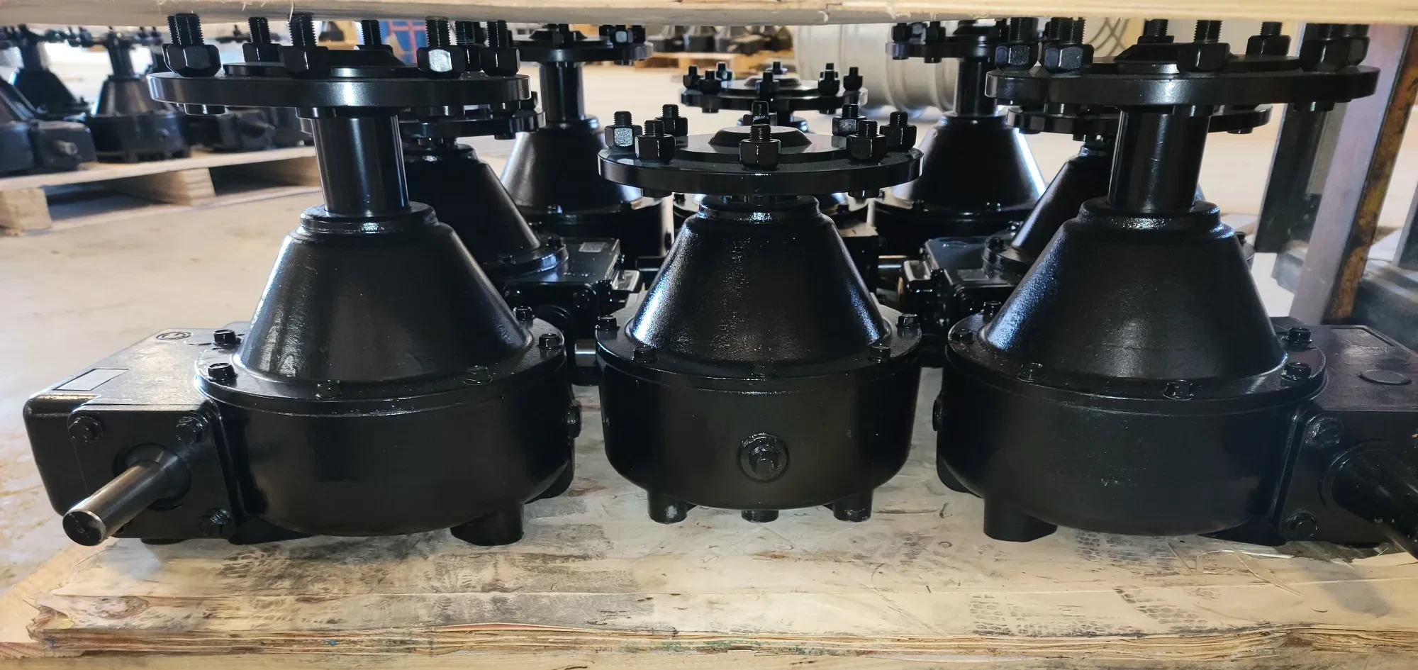 Aftermarket center drive gearboxes for center pivots on a pallet